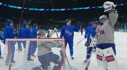 Americkí hokejisti počas tréningu.