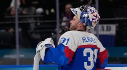 Brankár Samuel Hlavaj v zápase proti Fínsku na ZOH 2026 v Miláne. 