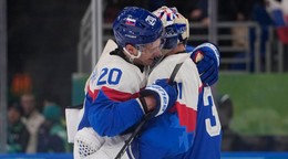 Juraj Slafkovský a Samuel Hlavaj po výhre Slovenska nad Fínskom na ZOH 2026