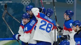 Slováci sa tešia z tretieho gólu.