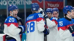 Slovenskí hokejisti po výhre nad Švédskom na ZOH 2026.