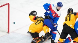 Pavol Regenda strieľa gól. 