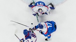 Šimon Nemec v zápase proti USA na ZOH 2026.