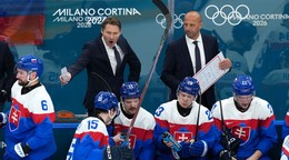 Tréner Vladimír Országh a slovenskí hráči.