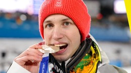 Kacper Tomasiak so striebrom.