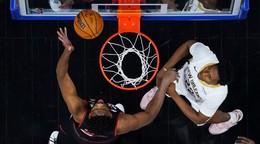 Joel Embiid v zápase proti New Orleans.