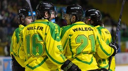 Hráči Žiliny sa radujú z gólu v zápase 54. kola hokejovej Tipsport ligy medzi Vlci Žilina a HK Spišská Nová Ves.