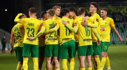 Na snímke hráči Žiliny sa radujú z gólu počas zápasu štvrťfinále Slovnaft Cupu.