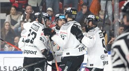 Gólová radosť Košíc v 6. zápase štvrťfinále play off hokejovej Tipsport ligy HC MONACObet Banská Bystrica - HC Košice.