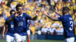 Desire Doue oslavuje gól. 