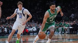 Jayson Tatum a Cooper Flagg. 