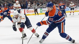 Evan Rodrigues a Ryan Nugent-Hopkins. 