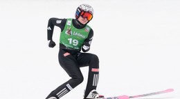 Nór Marius Lindvik po triumfe.