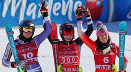 Mikaela Shiffrinová vyhrala slalom v Aare 2026 pred Emmou Aicherovou a Wendy Holdenerovou. 