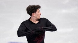 Slovenský krasokorčuliar Adam Hagara počas krátkeho programu mužov na majstrovstvách sveta v krasokorčuľovaní v Prahe.