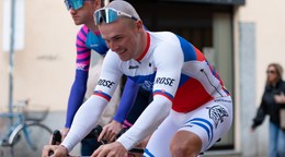 Lukáš Kubiš v drese majstra Slovenska v cyklistike. 