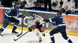 Na snímke uprostred Šimon Petráš (Košice), vpravo Ryan O Connor, a vľavo Tomáš Marcinko (obaja Slovan).