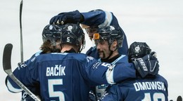 Hráči Slovana Bratislava sa tešia z gólu.