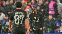 Ousmane Dembelé oslavuje gól. 