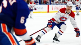 Útočník Montrealu Canadiens Juraj Slafkovský proti New York Islanders.