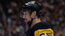 Erik Karlsson v drese Pittsburgh Penguins.