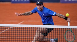 Alex Molčan počas semifinále v Mníchove s Benom Sheltonom.