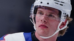 Obranca Maxim Štrbák počas debutu v AHL. 