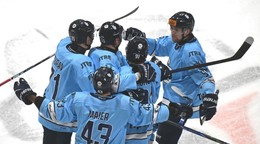 Gólová radosť hráčov Slovana v šiestom semifinálovom stretnutí play off hokejovej Tipsport ligy HC Košice - HC Slovan Bratislava.