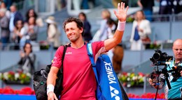 Nórsky tenista Casper Ruud máva divákom po prehre nad Belgičanom Alexandrom Blockxom vo štvrťfinále.