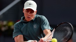 Taliansky tenista Jannik Sinner počas štvrťfinále na turnaji ATP Madrid 2026.