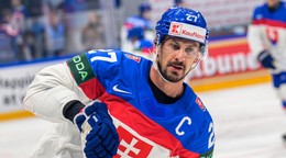 Na snímke kapitán Marek Hrivík (Slovensko).