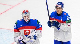 Adam Gajan a Sebastián Čederle (obaja Slovensko) sa tešia po víťazstve v zápase základnej B-skupiny Taliansko - Slovensko.
