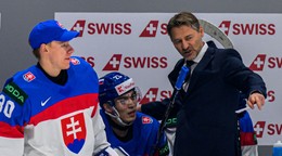Na snímke sprava tréner slovenskej reprezentácie Vladimír Országh, Sebastián Čederle a brankár Adam Gajan (obaja Slovensko).