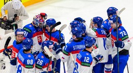 Slovenskí hráči sa tešia z výhry po zápase základnej B-skupiny Dánsko - Slovensko.