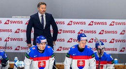 Tréner Vladimír Országh počas zápasu Slovensko - Česko.