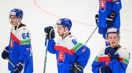 Slovenskí hokejisti po prehre s Kanadou na MS 2026.
