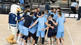 Hráči Slovana sa tešia z výhry 3:1 na sety v treťom finálovom stretnutí play off Niké extraligy vo volejbale mužov VK Slovan Bratislava - RIEKER UJS Komárno.