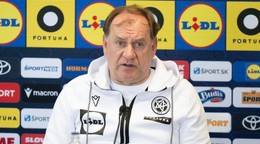 Na snímke tréner slovenskej futbalovej reprezentácie Vladimír Weiss st. počas tlačovej konferencie k nominácii Slovenska.