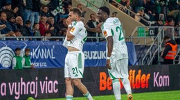 Futbalisti Tatrana Prešov sa tešia z gólu. 