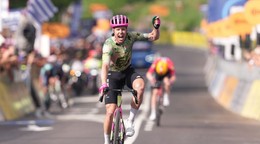 Michael Valgren víťazí v 17. etape Giro d'Italia 2026.