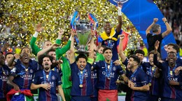 Futbalisti PSG oslavujú titul v Lige majstrov v sezóne 2025/2026.
