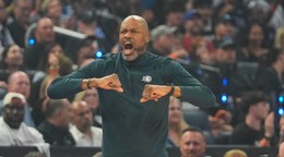 Jamahl Mosley ako tréner Orlanda Magic.