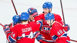 Montreal Canadiens oslavujú gól. 