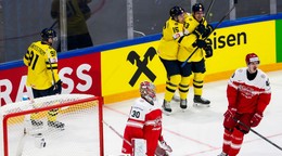Švédi oslavujú gól na MS v hokeji 2026 proti Dánsku.