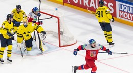 Čech Jakub Flek oslavuje gól do siete Švédska na MS v hokeji 2026.