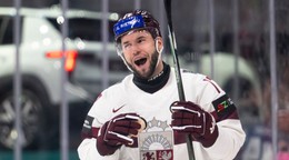 Martins Dzierkals oslavuje po tom, ako strelil úvodný gól počas zápasu Veľká Británia - Lotyšsko.