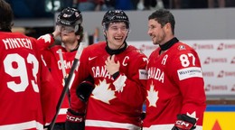 Hokejisti Kanady oslavujú gól proti Česku na MS v hokeji 2026.