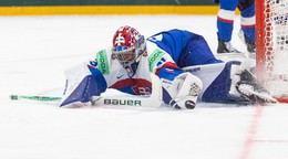 Brankár Samuel Hlavaj v zápase proti Nórsku na MS v hokeji 2026.