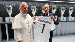 Pápež Pope Leo XIV sa stretáva s prezidentom klubu Real Madrid Florentinom Pérezom.