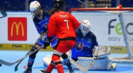Sprava brankára Soňa Kubaniová (Slovensko), Sarah Davisová (Kanada) a Lucia Záborská (Slovensko)